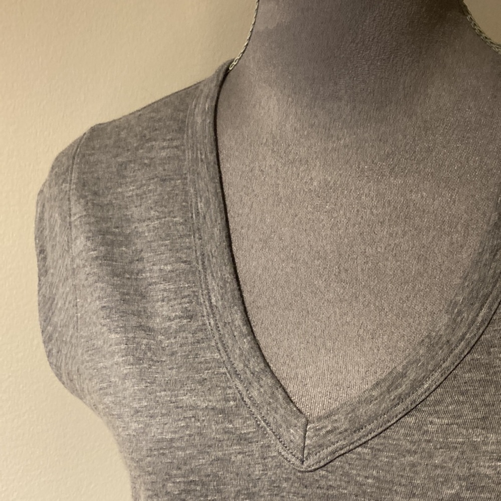 Banana Republic Gray V Neck T Shirt Size XS - Picture 5 of 9